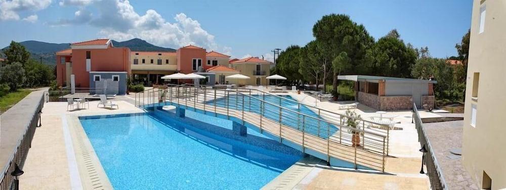 Theofilos Classic 3* Petra (Lesbos)