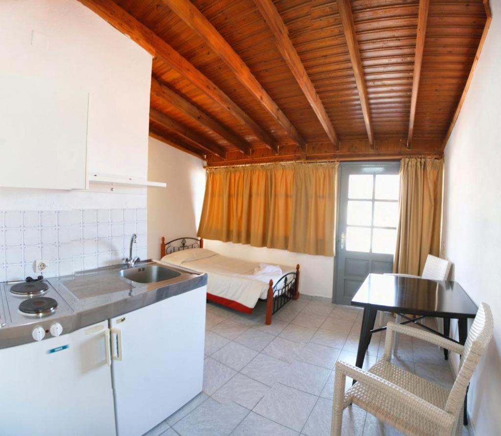 Theofilos Classic Hotel