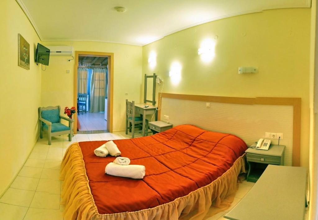 Theofilos Classic 3* Petra (Lesbos)